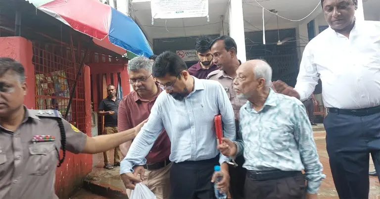 পুলিশি হেফাজতে আসামিরা